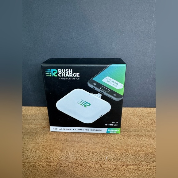 NIB Rush Charge Android 2400 mAh Power Bank Emergency Charge Anywhere Battery - Picture 1 of 5